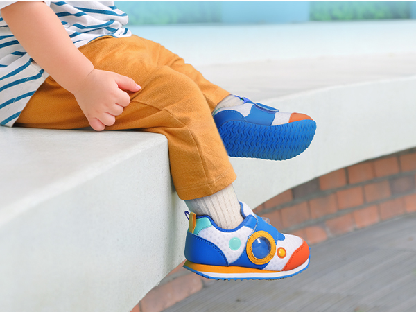 kids sneakers